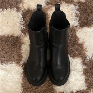 Women's Black Chelsea Boots